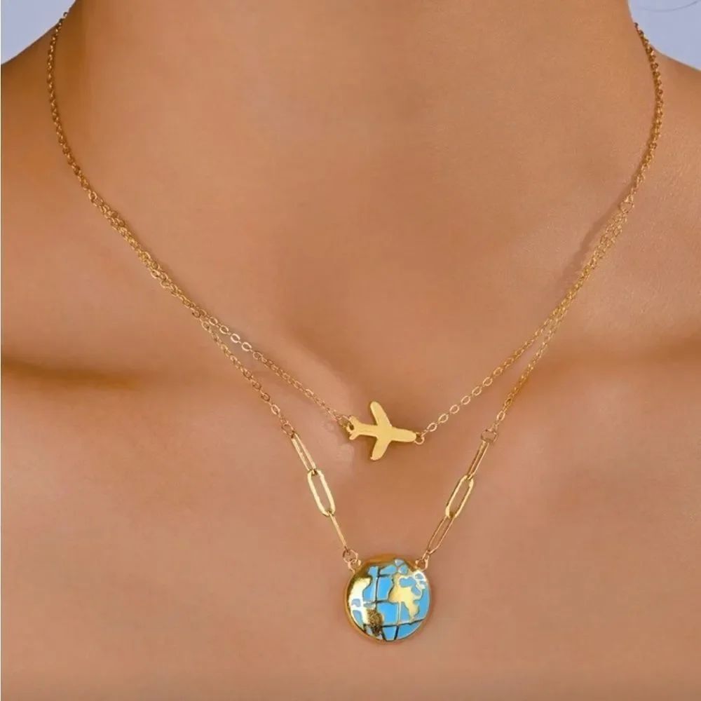 Gold and Blue Globe Pendant Necklace R163